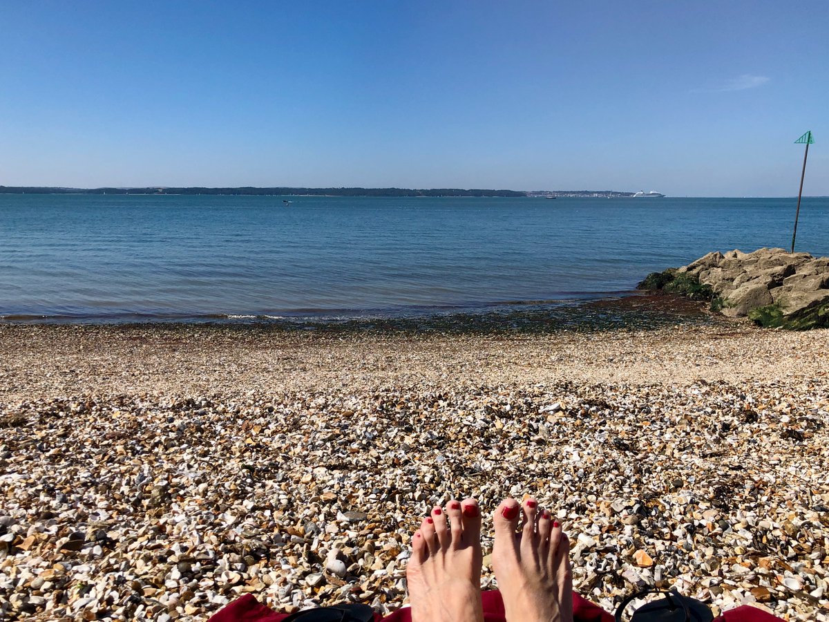 girlaboutglobe's tweet image. Where Are You Wednesday? I’m in the south of England and spent the weekend stand up paddle boarding on the beach. It was lush! Where are you this week or where do you wish you were? #whereareyouwednesday #beach #leeonsolent