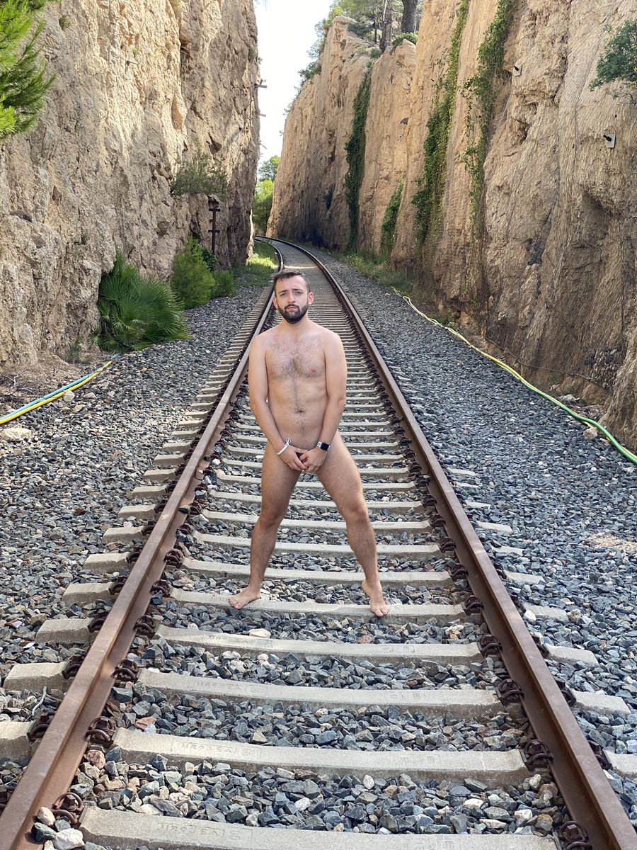 LeoVeyron's tweet photo. Tu viens ou je pars ? https://t.co/oBvN0LUrlA