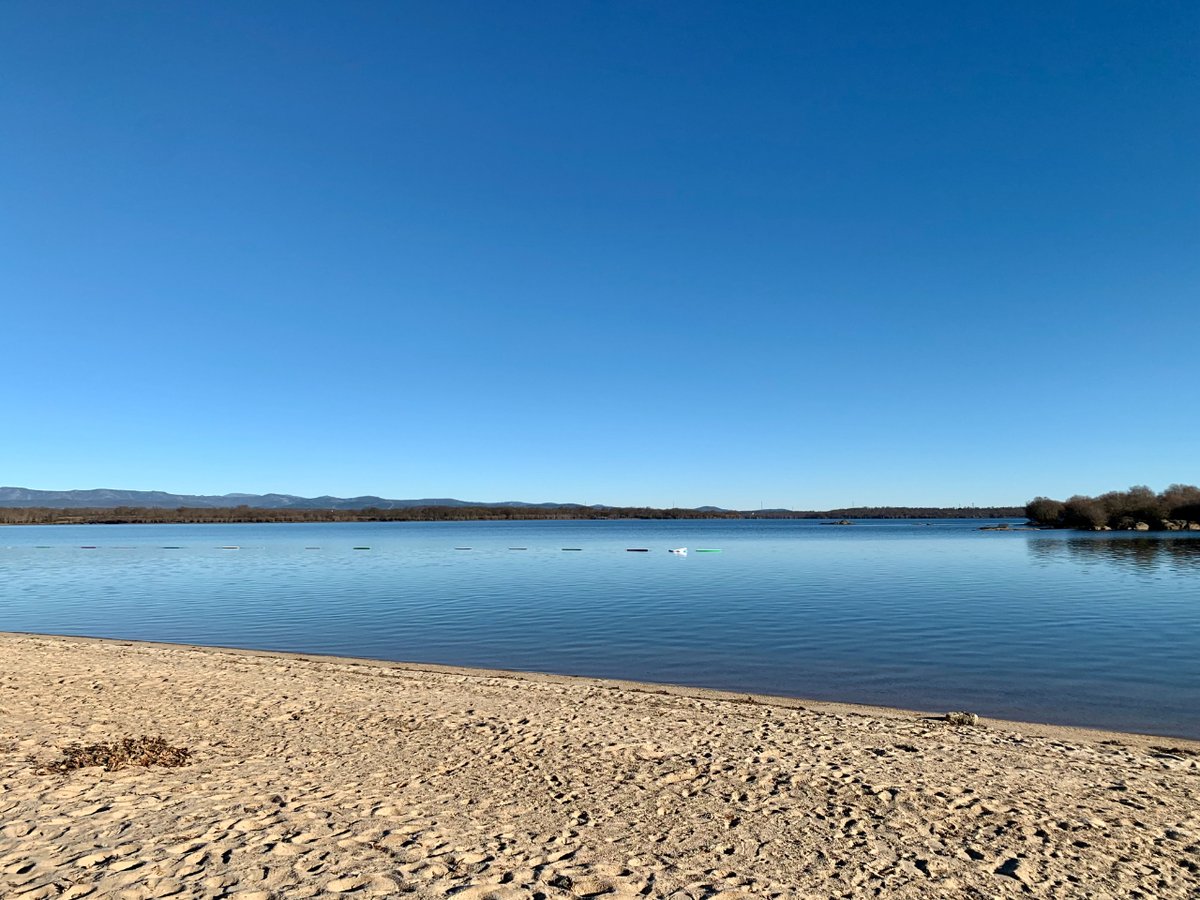 ZamoraSpain's tweet photo. Cerca de 📍 Villardeciervos podrás acercarte hasta la playa de Los Molinos, otra de las playas más visitadas de la provincia💛 Se encuentra en las inmediaciones del embalse de Valparaíso y es un gran espacio verde donde disfrutar del baño y el sol 😍 https://t.co/ncCtRx2XFs