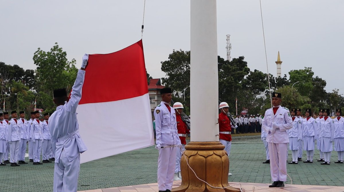 IndukSukamara's tweet photo. Pelaksanaan pengibaran Sang Merah Putih di Lapangan Kantor Bupati Sukamara, Dirgahayu Kemerdekaan Republik Indonesia Ke 77.

Indonesia Pulih Lebih Cepat, Bangkit Lebih Kuat

#Indonesia #merdeka #IndonesiaMaju https://t.co/N9Z2In4yCo