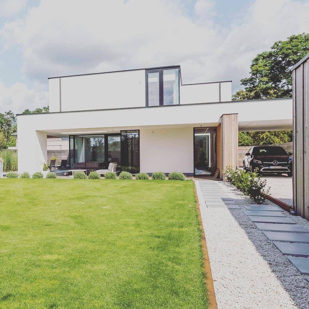Xactarchitecten's tweet photo. We bouwden deze woning in 2018 #nogsteedsmooi #architectuur #interieur #modernewoning #pleisterwerk #xact #architecten #architect #modernearchitect https://t.co/LYtG9YMUp6
