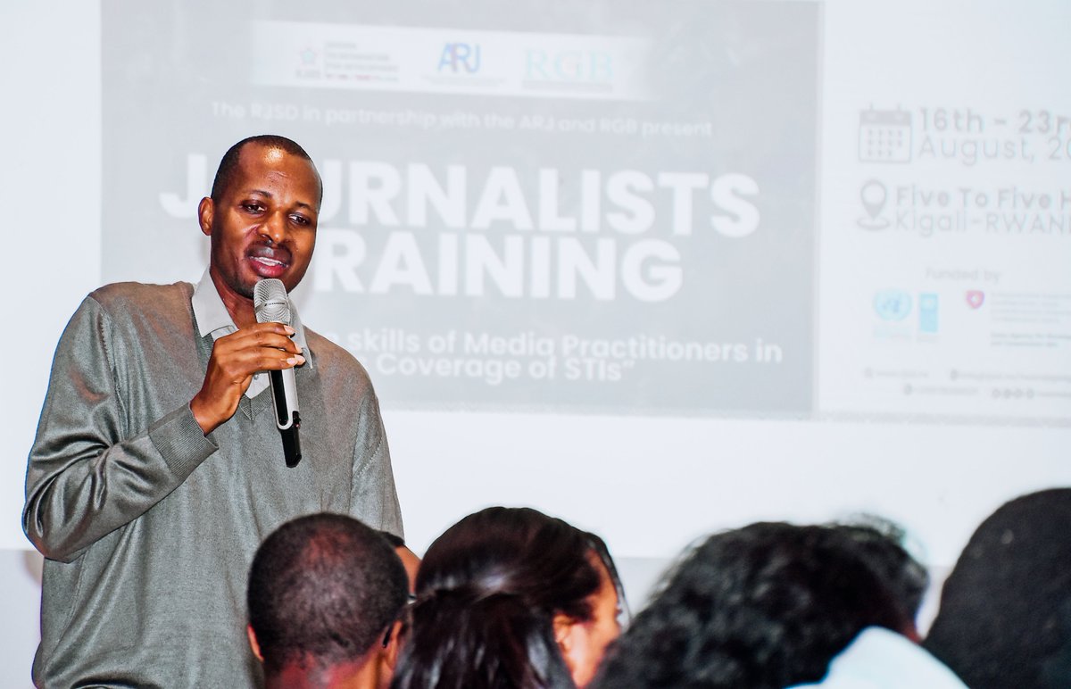 sammycelestn's tweet photo. #HappeningNow: @rwandajsd #JournalistsTraining2022
Day 2:
ES wa @ARJ_Rwanda, @habumuremyi yibukije Abanyamakuru ko amakuru yose agomba gutangazwa kinyamwuga.
Ati "Mu gutara amakuru ku buzima birakwiye ko twubaha ubuzima bwite bw'umuntu"
#STIs
@GovernanceRw @UNDP_Rwanda https://t.co/aPyya07EKo