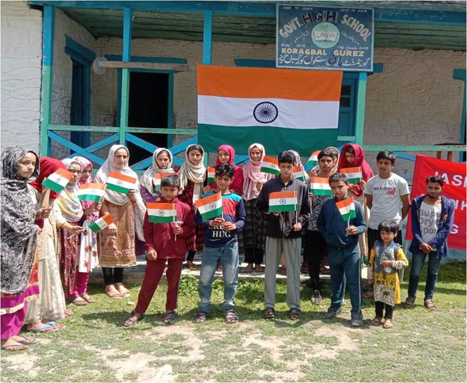 Pardeep786887's tweet photo. #GharGharTirangA 
#HarGharTiranga 
#KashmirMainHarGharTiranga https://t.co/QVarY9q2dG
