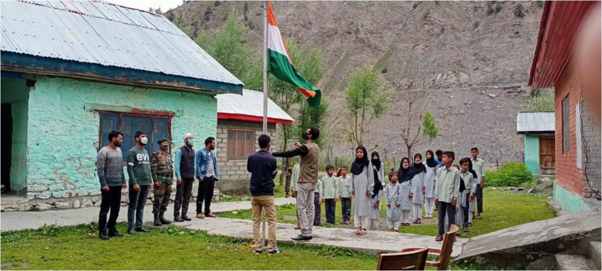 Pardeep786887's tweet photo. #GharGharTirangA 
#HarGharTiranga 
#KashmirMainHarGharTiranga https://t.co/QVarY9q2dG