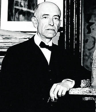 VictorFdez_'s tweet photo. Un día como hoy de 1936, probablemente a estas horas, Manuel de Falla se acercaba al Gobierno Civil de Granada para saber qué había pasado con su amigo Federico García Lorca. Allí fue amenazado de muerte y supo que el poeta ya había sido asesinado esa madrugada. https://t.co/8z8Vdm0goV