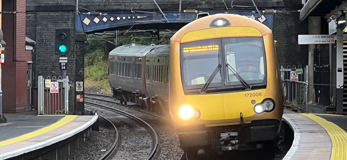 PlatformEdge1's tweet image. 172008 + 172001 takes me from University back to New Street #Class17