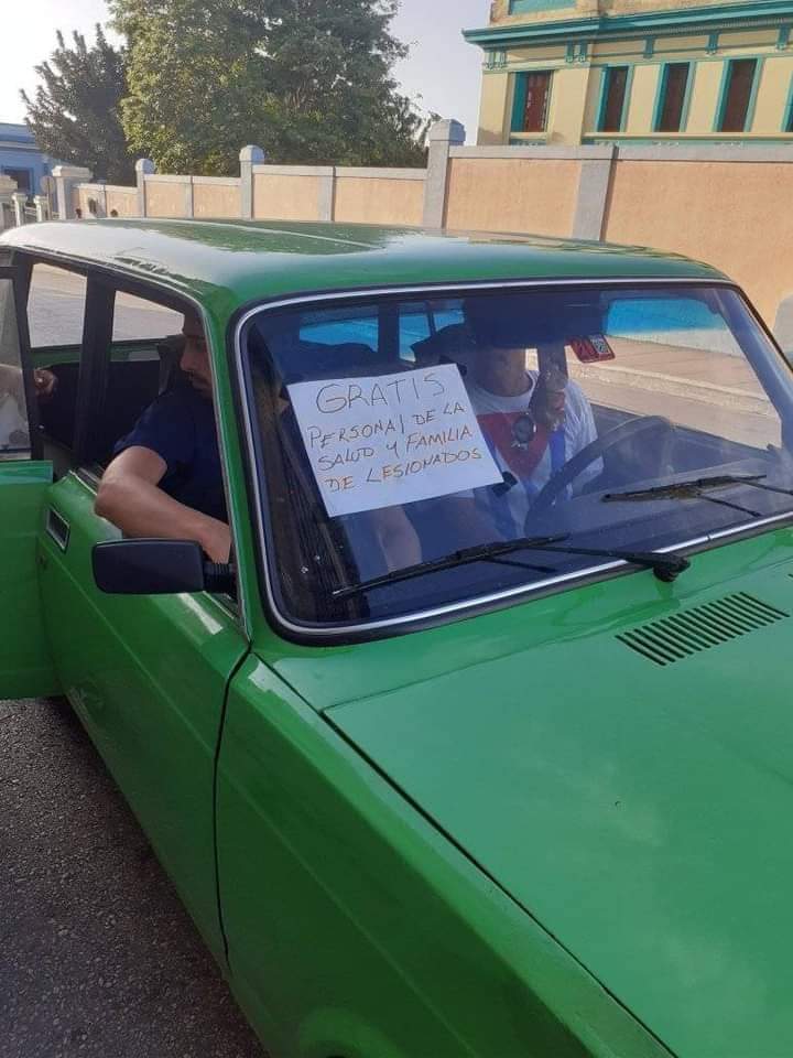 SuselyMorfaG's tweet photo. Mientras #Matanzas dolía, y duele aun, decenas de personas ponían sus pipas, autos y voluntad en función de la vida y la solidaridad con nuestro pueblo...por otro lado, mercenarios y malos hijos de la #Patria, volcaban su empeño en crear dolor y destrucción a los suyos... https://t.co/1JF7qbDmf2