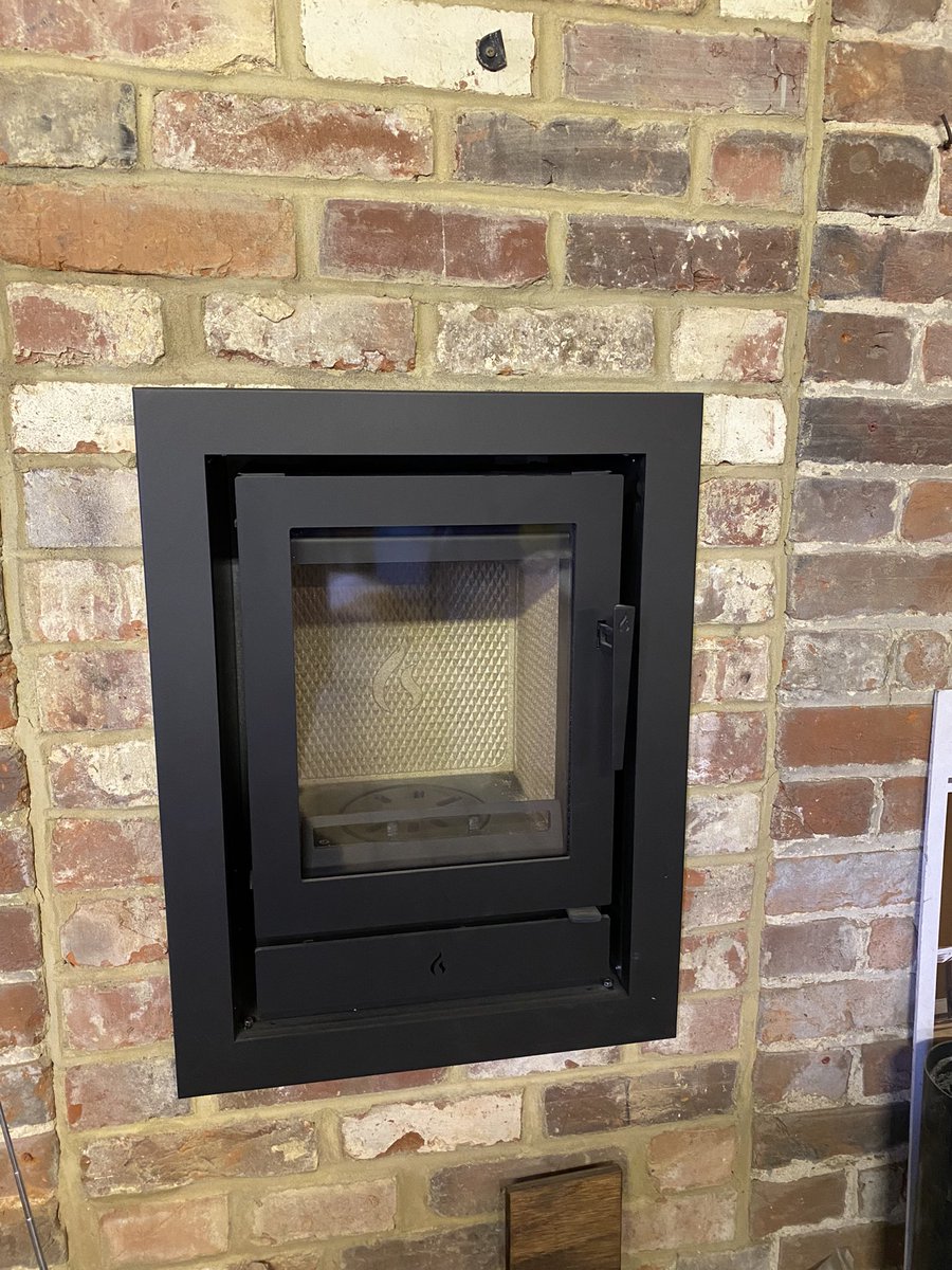 _stovefireplace's tweet photo. New to the showroom today, #stovax #varde #aura3 #riva40 #futura5 https://t.co/rsOx9PfZzf