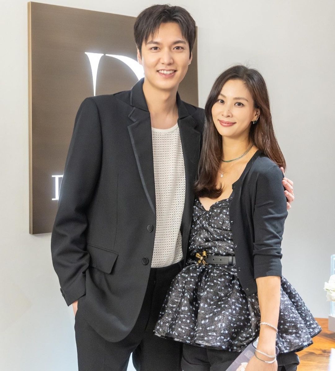 machi6221's tweet photo. kosoyoung_official IG updated

 'Thank you for the special support💜'

His sweet and gentle smile 😊

New brand alert 💍✨
#디아모모 #DIAMOMO

🔗https://t.co/s1uwZQ2CWu

#LeeMinHo #이민호 #李敏镐 
#イ・ミンホ https://t.co/xImKUvirLn