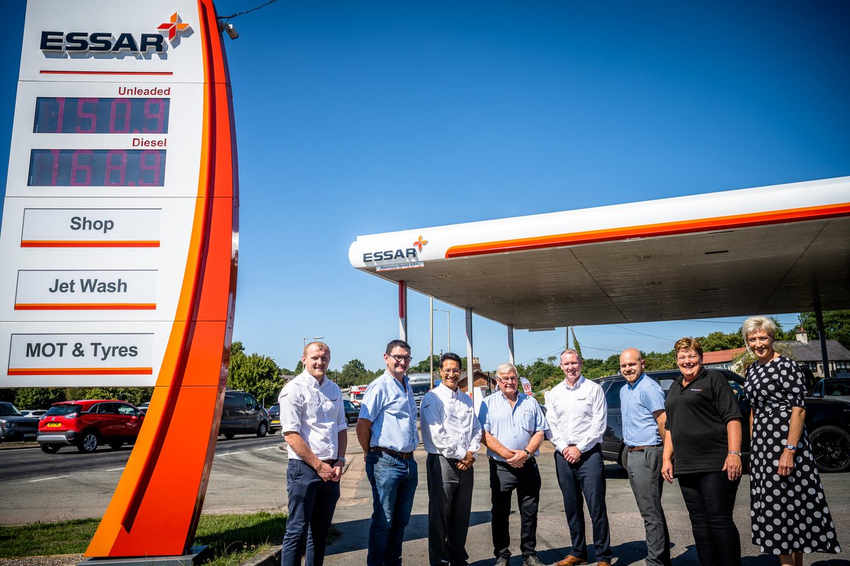 EETFuels's tweet photo. Proud to partner with @DARobertsFuels in #Shropshire to provide it with a million litres of fuel a month for the next five years. With our support the #business will be able to #invest in its future operations and provide the best deals to its #customers.
#Essar #Fuel #Forecourts https://t.co/sGeBafgBoV