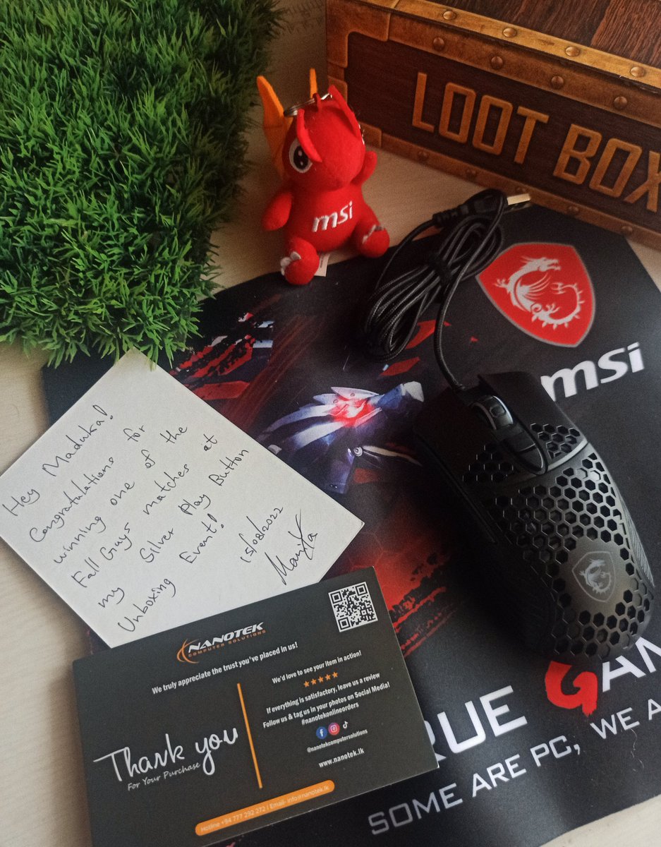 Rasikalink's tweet photo. @OfficialManitha ගේ gamming channel  එකේ sliver play button unboxing event එකේ තිබ්බ giveaway එකකින් අපේ මල්ලිකාරයාට lootbox එකක් හම්බෙලා 😌 https://t.co/SsdNYwIvYm