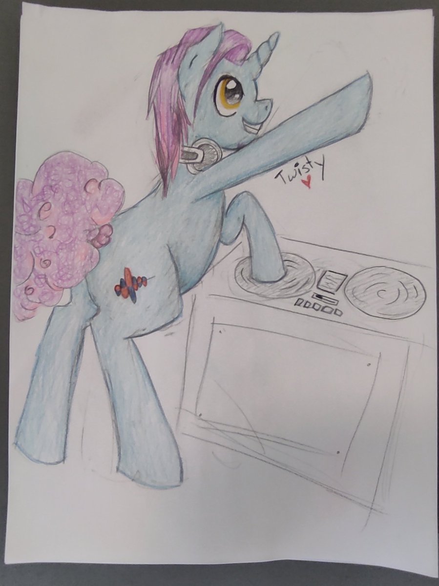 Prowox010's tweet photo. Huge thanks to @Twistmystrings for designing a proper oc/ponysona for me. I've thought about making/getting one every now and then since my early days of the fandom. Especially figuring out the cutie mark has been a hard part for me, so really glad we could work it out together. https://t.co/KzhVGKZVxF
