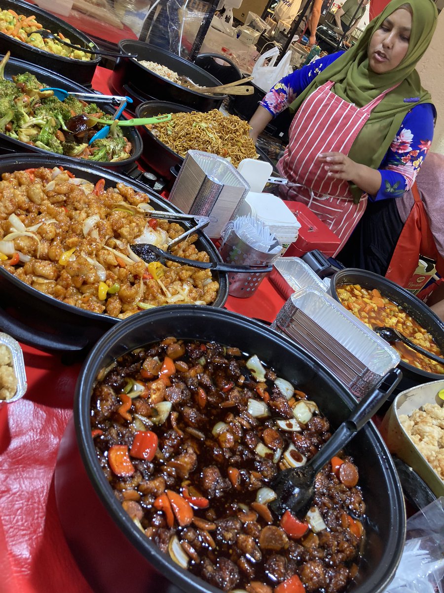 QueensCollFood's tweet photo. Foodie weekend sharing delicious international foods from a vast array of countries at Brick Lane, London. A wonderful eclectic world tour of tastes with Lithuanian food jostling for your attention beside Ethiopian dishes. @TrumanMarketsE1 @THtowncentres #trumanmarkets #thmarkets https://t.co/ogMNO7Yk2C