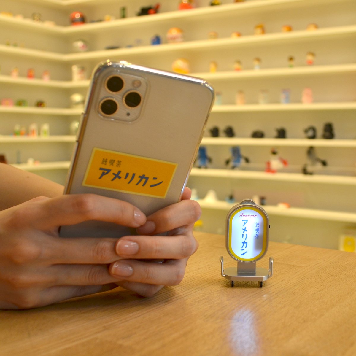 純喫茶看板ライト」には、純喫茶のロゴステッカーが1枚付属します