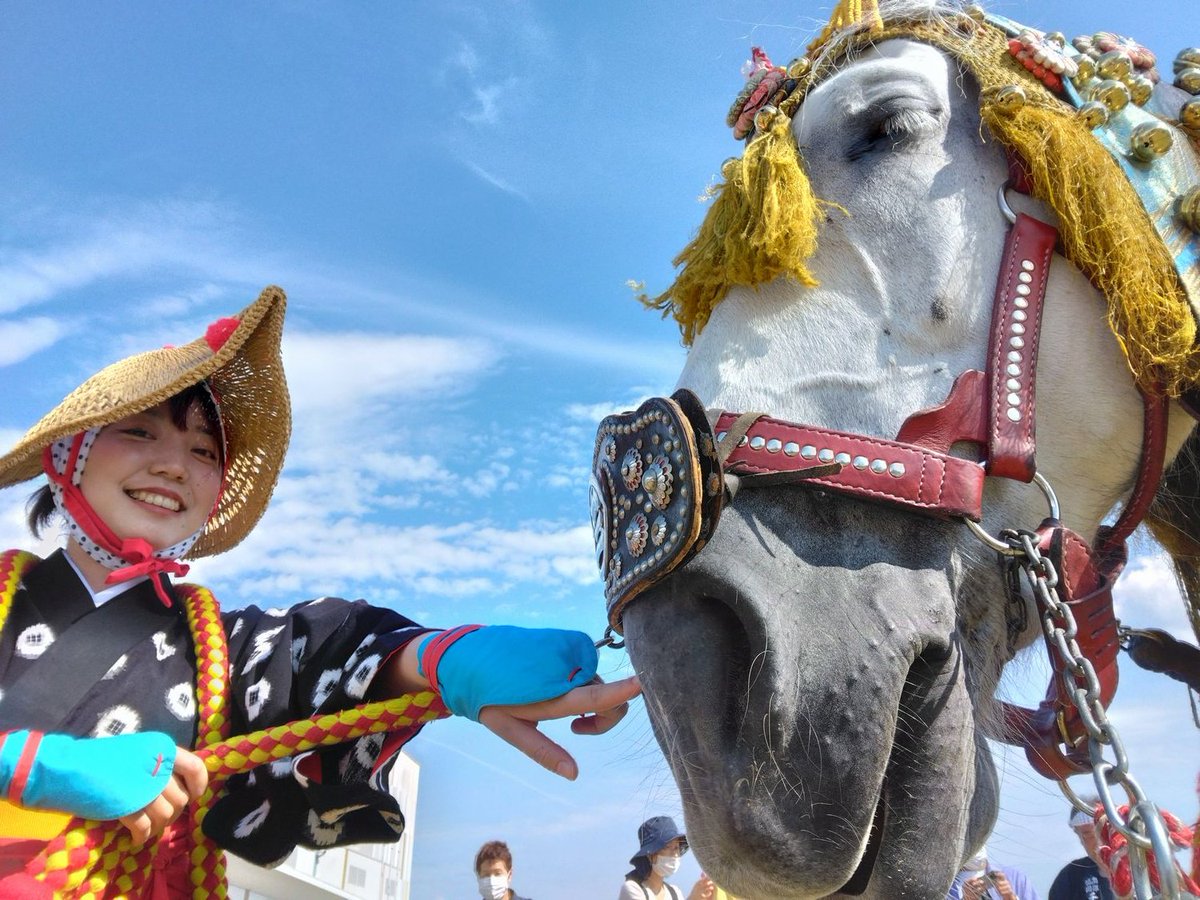 takizawakankou's tweet photo. 第44回チャグチャグ馬コ写真コンテスト最優秀賞が決定致しました🐴📷✨
『姉コに馬コがデレデレ』佐々木様おめでとうございます🥇
馬コの表情と姉コの笑顔がかわいらしい作品ですね～
他の入賞作品も順次紹介していきます！お楽しみに～
＃チャグチャグ馬コ　＃写真コンテスト　＃うま　＃滝沢市 https://t.co/ZPP6YEsB2d