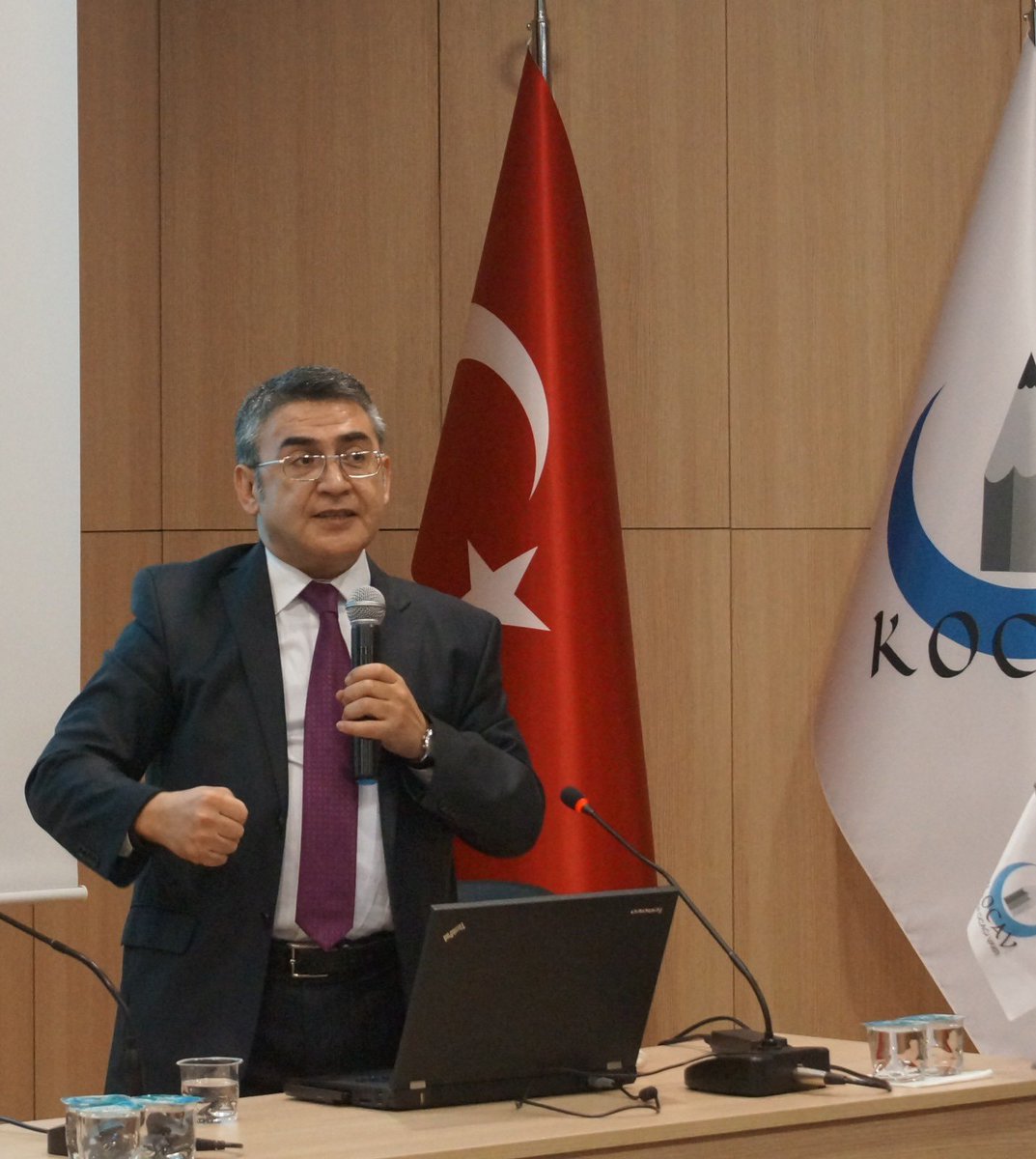 Sermaye piyasalarının üstadı, Vakıf Meclisi üyemiz ve seminer hocalarımızdan Dr. Yaşar Erdinç’i vefatının 3. yılında saygı ve rahmetle anıyoruz.Gelin birlikte ekonomi, finans, analiz denildiğinde bilgisi ve irfanıyla akıllara gelen Dr. Yaşar Erdinç’i yakından tanıyalım…