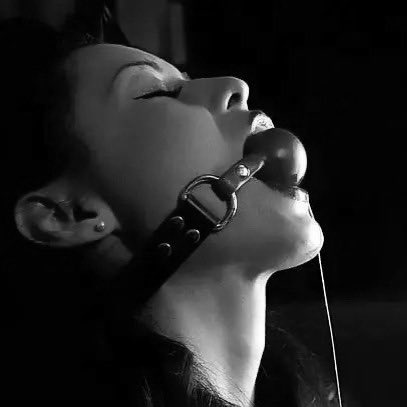 #صورة_ملف_شخصي_جديدة
كثيرا من الاماني لا تحقق 
ولكن بداخلنا نعشق تواجدها