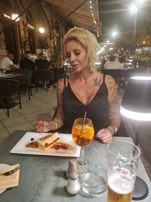 #Budapest #Hungary #food #dessert #drink #foodporn #sweets https://t.co/PgZO07nRLB<a href="/tag/budapest"class="tags">#Budapest</a><a href="/tag/hungary"class="tags">#Hungary</a><a href="/tag/food"class="tags">#food</a><a href="/tag/dessert"class="tags">#dessert</a><a href="/tag/drink"class="tags">#drink</a><a href="/tag/foodporn"class="tags">#foodporn</a><a href="/tag/sweets"class="tags"><span>#sweets</span></a>