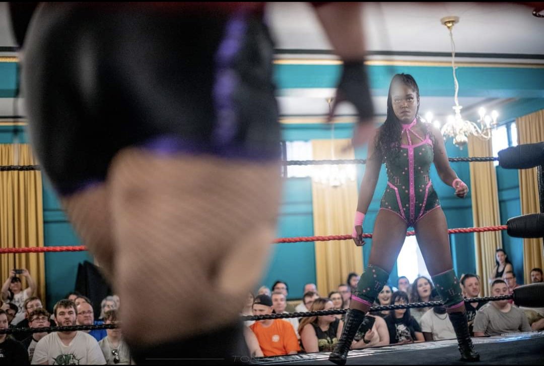 FutureShockWres's tweet photo. At #FSW18th:Part I @ItsTaonga & @giaprowres went to war over the FutureShock Women's Championship in the main event. A Last Woman Standing match that left jaws on the floor over & over.
Coming soon to FutureShock on demand.
https://t.co/uITLv4Sl1U https://t.co/Ym2jazYjH8