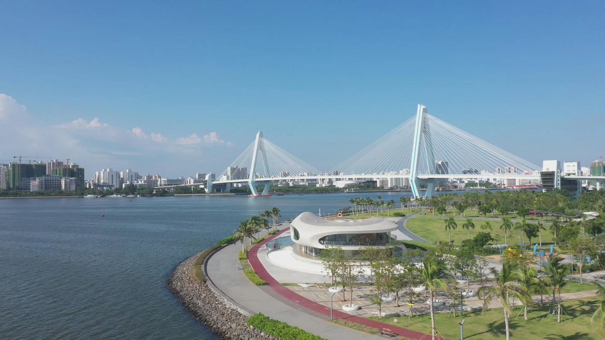 HiHainan's tweet photo. #CapturetheCityMoment This is #Haikou, the capital city of #Hainan Province. Friends from all over world are welcome to visit #Hainan. #HIMC has launched "Hello Hainan: Photo Blogger Special" column, please follow us for more photos of #Hainan's beautiful scenery. https://t.co/P7PXF9jczU