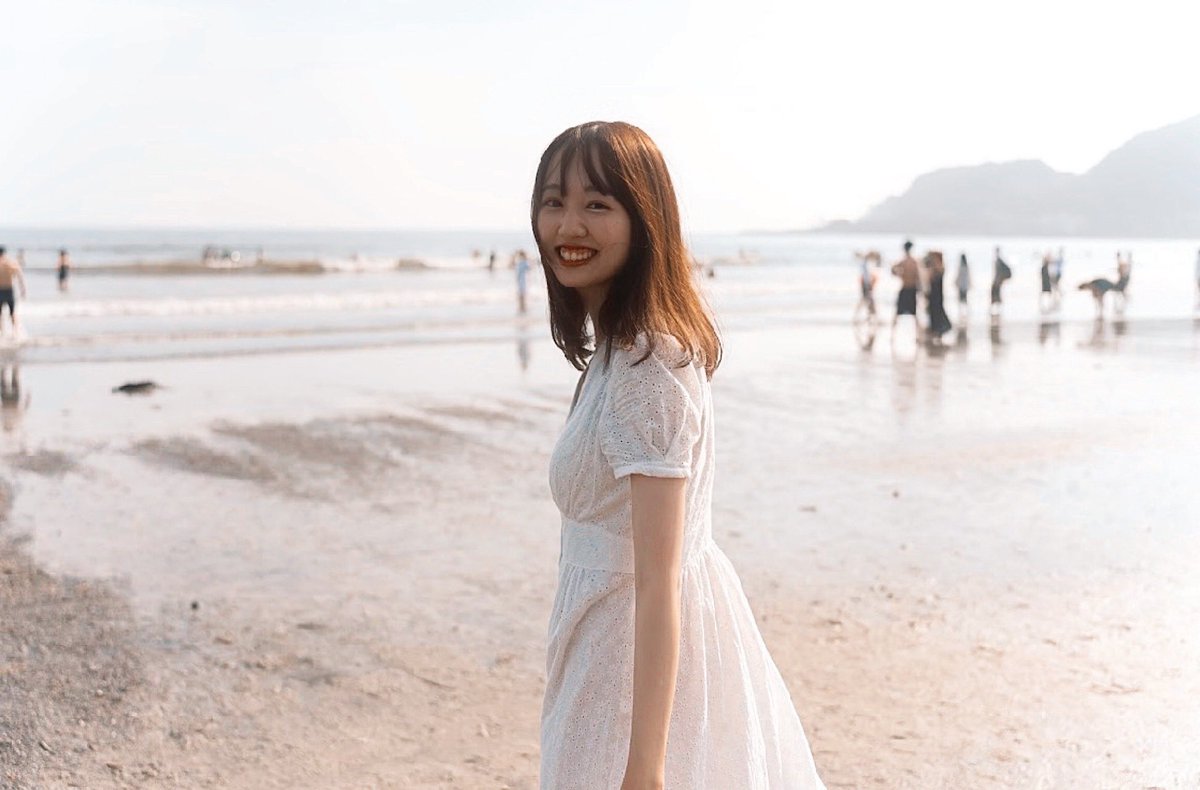 sugimoto_ayaka_'s tweet photo. リゼクリニック様(@rizeclinic )とのコラボ企画第一弾〜！夏の白コーデ🤍🌊
白いカメラがポイントです🥰

全企画の《RT数》の合計を競っていて、一位になるとCanCamさんに掲載していただけるんですっ🥺✨
沢山RTして応援してください〜！🫶

#まっさらな肌へ #リゼクリニック
https://t.co/wqnZGoSDnF https://t.co/ac8FvTbWsN