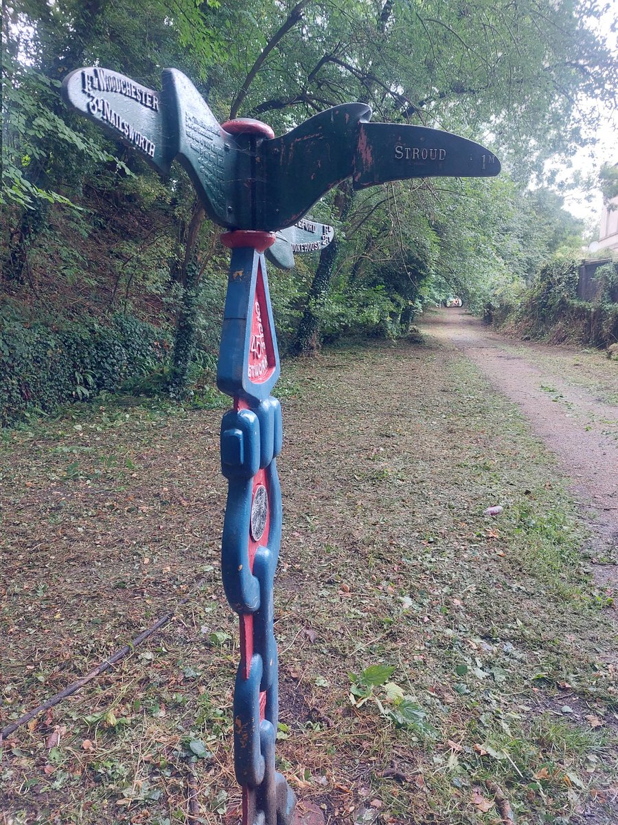 sdc_wardens's tweet photo. Simon M and Carol out on foot🚶🚶🚶 patrol along cycle path between #Dudbridge and #Woodchester. Liaised with tree surgeons cutting back small trees and foliage . Doing a great job to make it safer for all users of the path. 👍👍👍#Stroud. https://t.co/oe6bm7Scn2