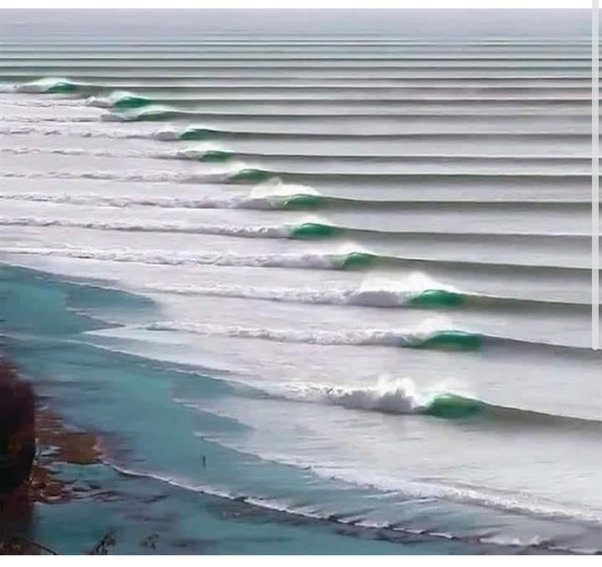 Si chiama Chicama, si trova in un unico punto della costa peruviana, ed è l'unica onda al mondo protetta dalla legge. Nulla può essere costruito entro un raggio di due chilometri da quel luogo, quindi nulla può influenzare la sua formazione naturale.

#17luglio
#RaccontoUnLuogo