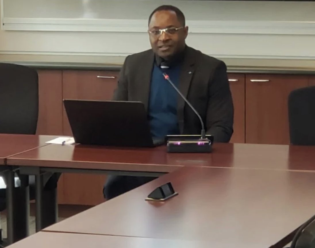 #Cameroon: Activist Abdul Karim Ali Detained Again, in degrading conditions, in a 6-sq-meter cell without windows, a toilet, or mattresses. He shares the cell with 12 other detainees.
Arbitrary detention and mistreatment of detainees are rife in Cameroon. hrw.org/news/2022/08/1…
