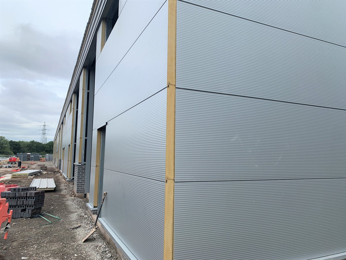 Great progress at Central Park, Avonmouth, Bristol on our scheme of 15 industrial units. The works are progressing well and on programme with completion due end of September 2022. 

#construction #industrial #avonmouth #tcc