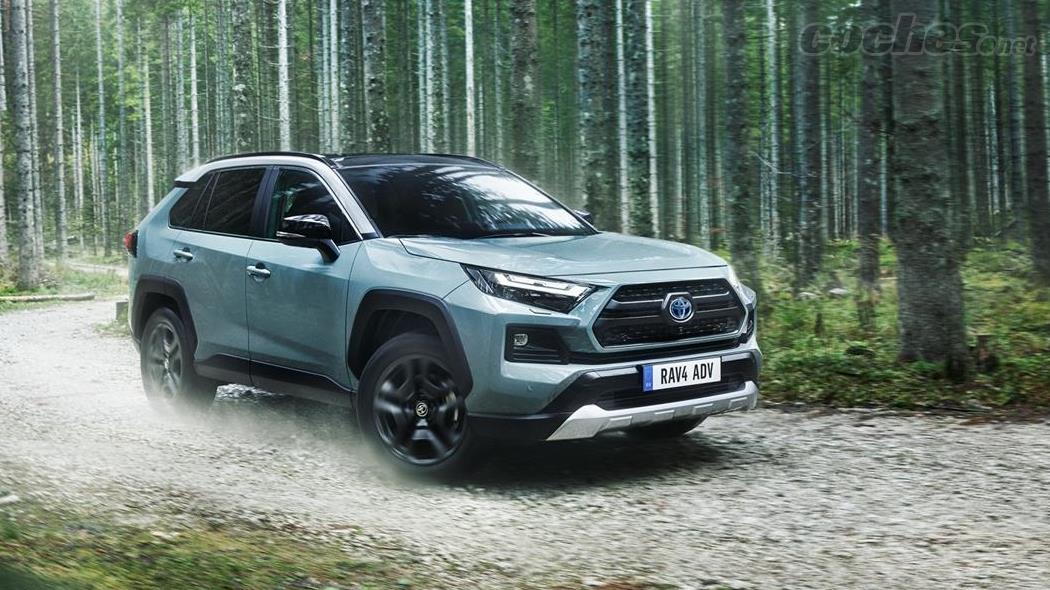 Disfruta de un verano sin límites y saca tu lado más aventurero con el #RAV4 #PluginHybrid. 🙌