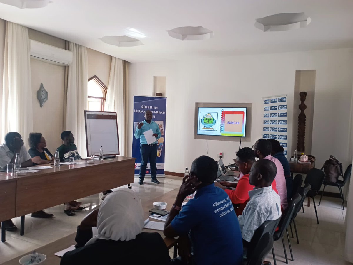 rhnkorg's tweet photo. Mr.Miriti @DOHkilifi adolescent RH shares insights on drought as an issue in kilifi. He says "Drought doesn't cover the whole county, but it is in the interior areas of kilifi like Ganze." Drought widens the vulnerability of women and children as they are exposed to exploitation. https://t.co/vGhcOWJUhN