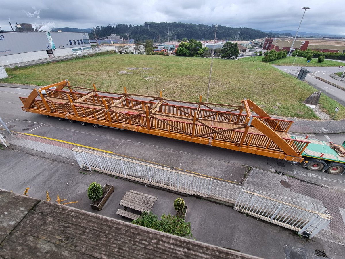 Media_Madera's tweet photo. Los transportes de los diferentes tramos prefabricados que formarán la nueva pasarela de la Gran Senda del Valle del Guadalhorce, partiendo rumbo a Álora:

https://t.co/vI28yVwPMb

#alora #andalucia #guadalhorce #GranSendaVerdeGuadalhorce #puentedemadera #timberbridge https://t.co/xJD2MsVMYE