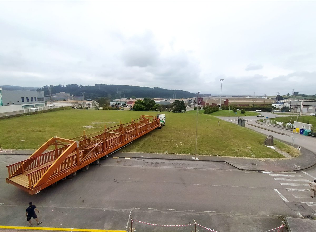 Media_Madera's tweet photo. Los transportes de los diferentes tramos prefabricados que formarán la nueva pasarela de la Gran Senda del Valle del Guadalhorce, partiendo rumbo a Álora:

https://t.co/vI28yVwPMb

#alora #andalucia #guadalhorce #GranSendaVerdeGuadalhorce #puentedemadera #timberbridge https://t.co/xJD2MsVMYE