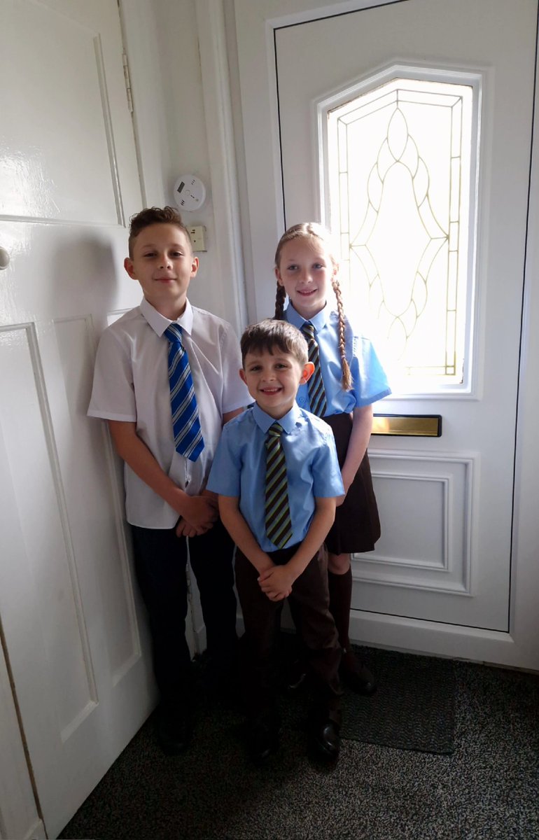 chloee28's tweet photo. #BackToSchool all 3 set and ready to take on another year 🥰 @StFillansPS @HolyroodSec https://t.co/tU6oiaOpI7