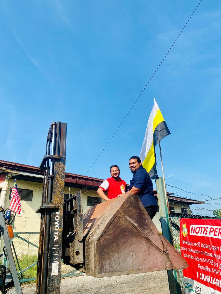 ppkbota_lambor's tweet photo. *🇲🇾Ayuh Kibarkan Jalur Gemilang 🇲🇾* 

Zahirkan Rasa Cinta Kepada Negara dengan Mengibarkan Jalur Gemilang.  Jalur Gemilang adalah lambang negara yang mampu membangkitkan semangat patriotisme, setia dan cintakan negara dalam hati setiap rakyat Malaysia. 💛💙❤️🤍 https://t.co/9pHrjB79zk