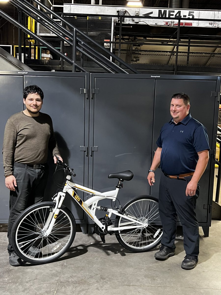 AlfosterJr's tweet photo. @NorthwestUPSers 8 year REDWA N vet Juan Garibay wins the load quality contest and was awarded this cool UPS mountain bike. Couldn’t happen to a better young man! No more walking to work. Proud to be a part. https://t.co/7JSPtUhfa3
