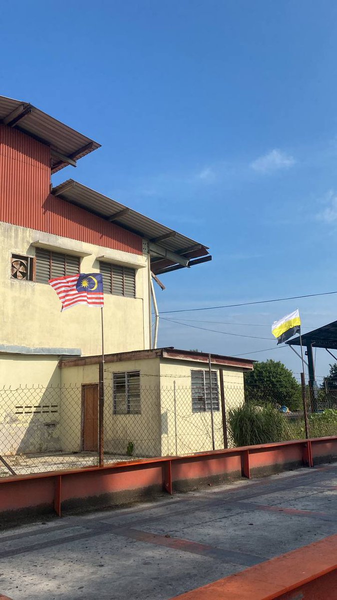 ppkbota_lambor's tweet photo. Ayuh Keluarga Peladang Bota/Lambor, "Moh kita semarakkan Hari Kebangsaan dengan mewarnai dan menghiasi premis/kediaman/kenderaan dengan kibaran Jalur Gemilang 🇲🇾🇲🇾🇲🇾

#MalaysiaPrihatin 
#LPPMalaysia
#LPP4farmers
#PerkasaPeladang
#KeluargaPeladang
#KeluargaMalaysia
#MAFIMalaysia https://t.co/oszwbLmCvt