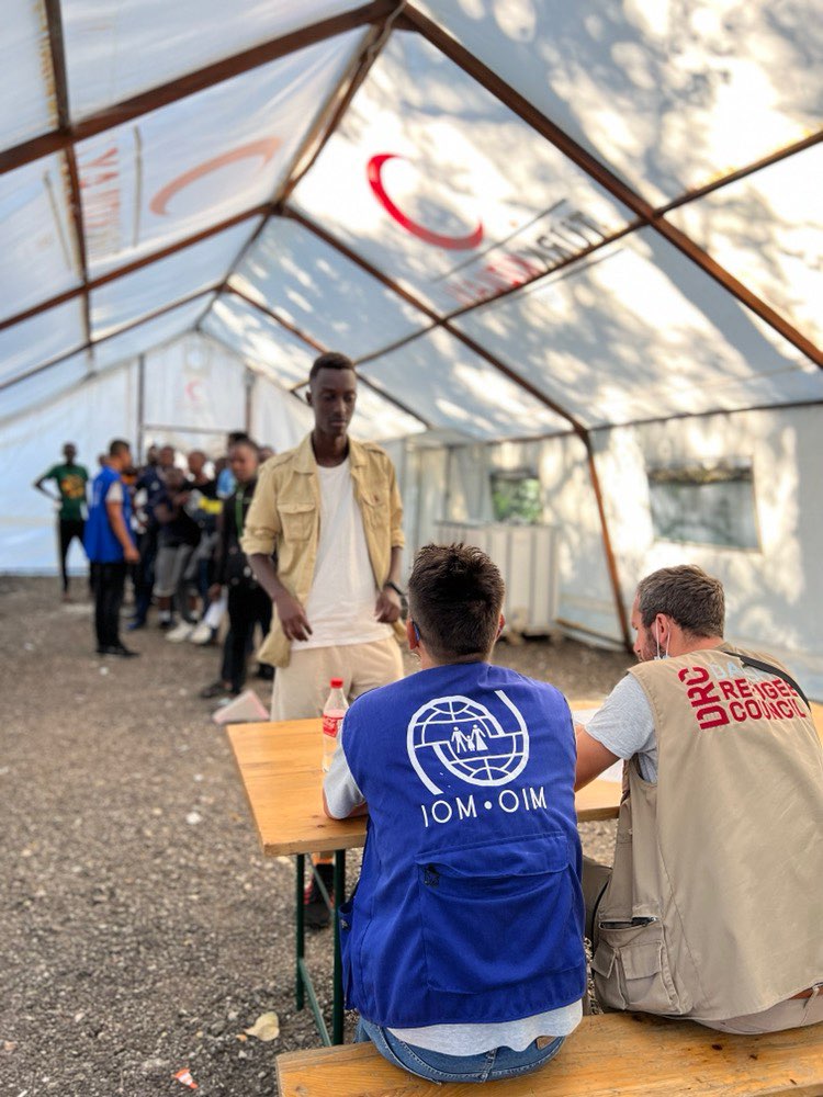 llungarotti's tweet photo. Today in the transit facility in #Blazuj, high turn over of newly arrived migrants. @IOMBiH and @spsgovba  are working with all partners in providing immediate accommodation, assistance and protection as per needs! https://t.co/uElntqNVhQ