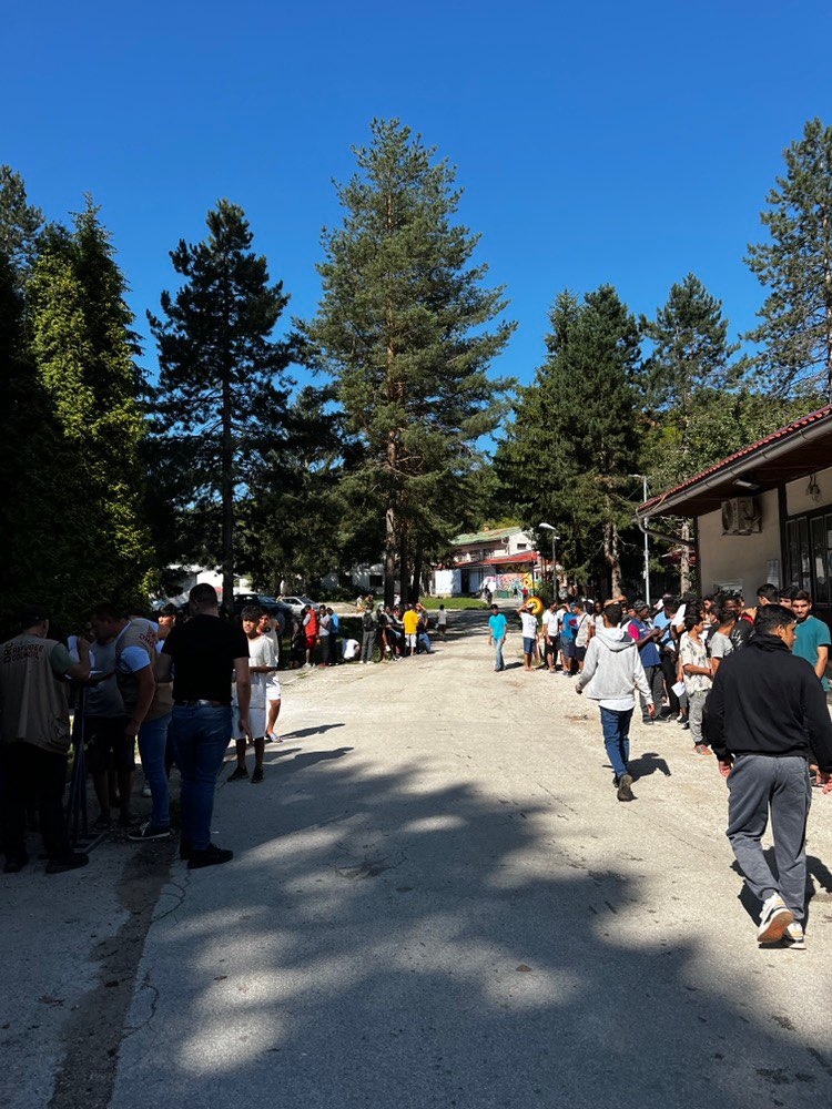 llungarotti's tweet photo. Today in the transit facility in #Blazuj, high turn over of newly arrived migrants. @IOMBiH and @spsgovba  are working with all partners in providing immediate accommodation, assistance and protection as per needs! https://t.co/uElntqNVhQ