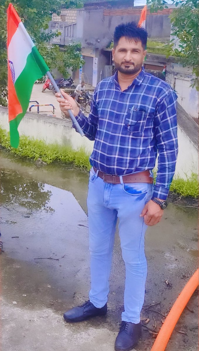 VIJAYGO13962137's tweet photo. વન નેશન વન ટેક્સ (GST),
     વન નેશન વન રેશનકાર્ડ,
 તો પછી વન વિલેજ વન તલાટી ક્રમ મંત્રી કેમ નહિ...?? અન્ય રાજ્યો માં જેટલો પગાર તલાટી ક્રમ મંત્રી ને મળે છે તે મુજબ અમોને પણ આપો.
#4400gradepaytcm #tcmstrikegujrat 
@GRTMM1 @brijeshmeja1 #सचिवजीहड़तालपेहै  @KanuDesai180  @CMOGuj https://t.co/9epRrJ31Kl