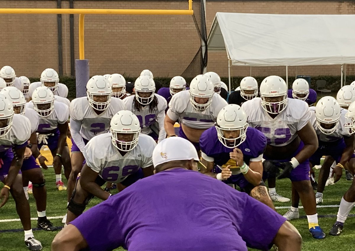 CoachJOdaffer's tweet photo. Go Tigers!
Welcome to #WorkingCatWednesday!
Focus on becoming 1% better today!
#CWCW #RARE #DigDeep #PayTheFEE https://t.co/UlqHnnmUYf