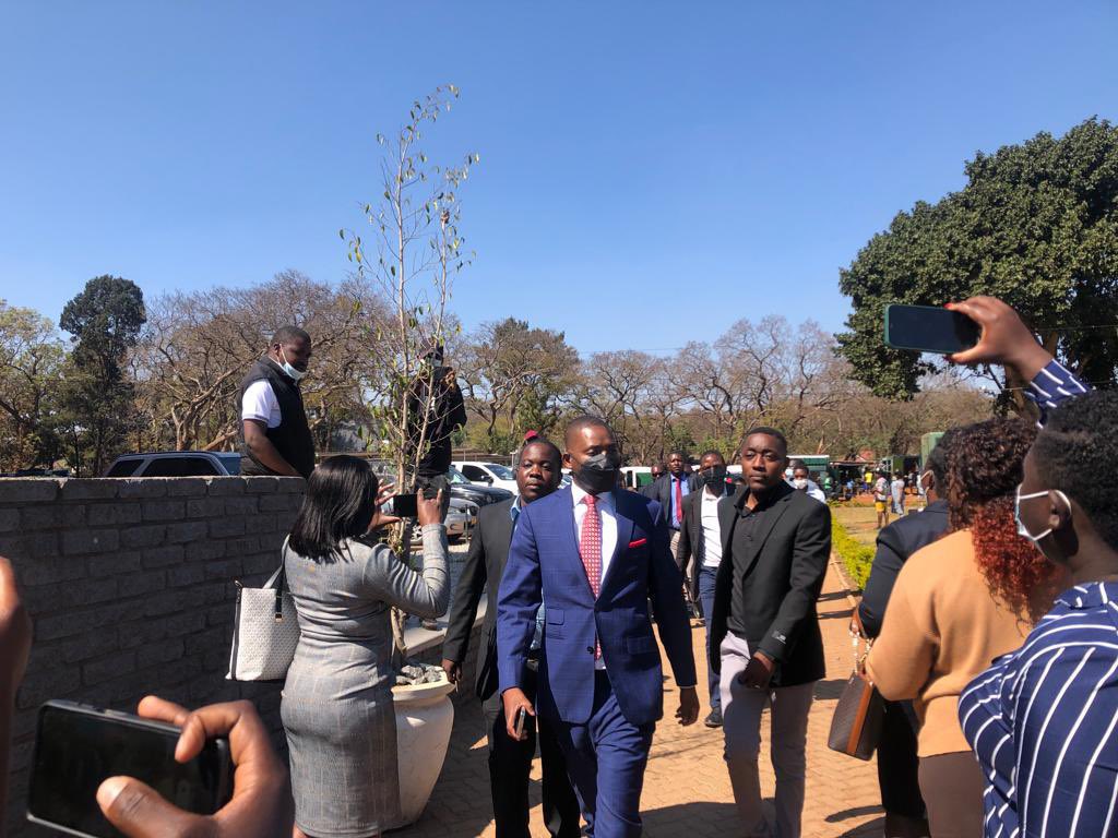 daddyhope's tweet photo. A thief arrives at court wearing a designer suit with aides in tour.

An opposition MP demanding Justice for a murdered citizen arrives in court in handcuffs and leg-irons.

The thief will get bail and go home.

The opposition MP demanding Justice has been in prison for 2 months. https://t.co/Fgpg5JCRU0