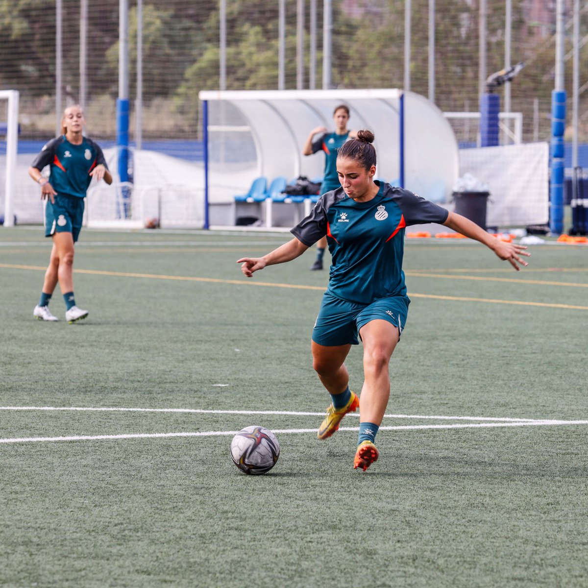 RCDEFemeni's tweet photo. 🗓️ Nᴏᴜ ᴀᴍɪsᴛᴏ́s ᴅᴇ ᴘʀᴇᴛᴇᴍᴘᴏʀᴀᴅᴀ!  

🆚 @fclevantelp
🗓️ 19/8
🕙 10:00h
🏟️ Mpal. Levante Las Planas

#RCDEFem https://t.co/X5YLwbod9k