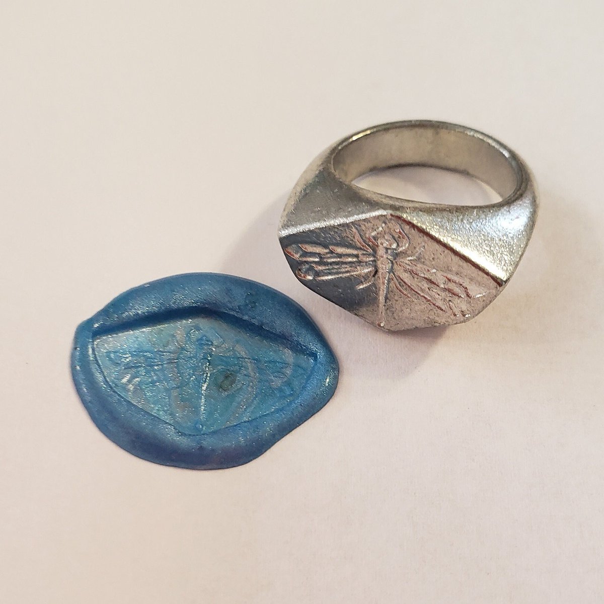 trumpetfortwo's tweet photo. Excited to share the latest addition to my #etsy shop: Dragonfly wax seal signet ring https://t.co/wuMHmM8s63 #silver #gray #pewter #bugsinsects #stamp #dragonfly #signetring #jewelry #ring #dragon #fly #insect #bug #waxseal #sealingwax #seal #waxstamp #critter #flight https://t.co/yrDWSR2q66