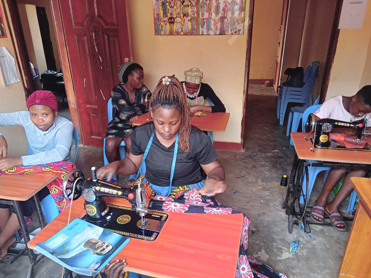 HeartsofMothers's tweet photo. Hearts of Mothers together with its development hub @EgalityD reaches out to disadvantaged young girls with Vocational skills to be able to pull up in the economic crisis in Uganda. https://t.co/HCPeslpLHS