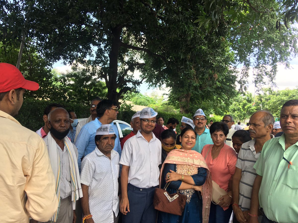 Mohit8376960331's tweet photo. भारत एक महान देश है। भारत की सभ्यता हज़ारों साल पुरानी है। एक समय भारत का डंका पूरी दुनिया में बजा करता था।

आज हम एक राष्ट्रीय मिशन की शुरुआत करने जा रहे हैं- #MakeIndiaNo1 🇮🇳 हमें 130 करोड़ लोगों को इस MISSION के साथ जोड़ना है।@ArvindKejriwal @Palamvidhansabh @raiajay2807 https://t.co/KgYIe3Zwoe