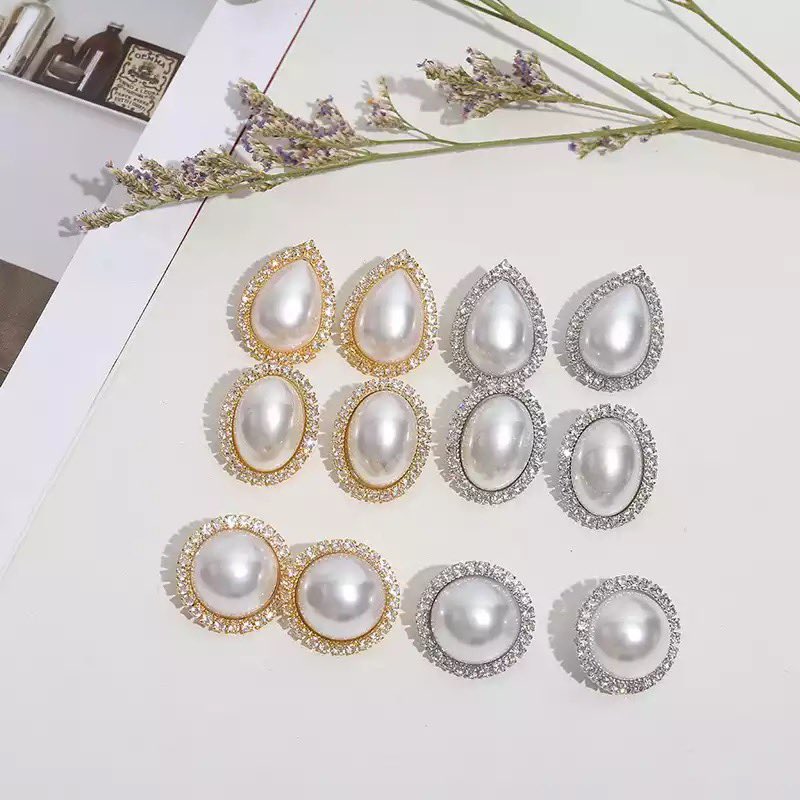 Drip_Jewellery's tweet image. These elegant rich Pearl button statement earrings are in stock📌

Find us at kooki tower level 7 shop 706B
Dm  Call/Whatsapp : 0781527652 

Delivery fees apply everywhere 🌎 
#dripstones
#pearlbuttons