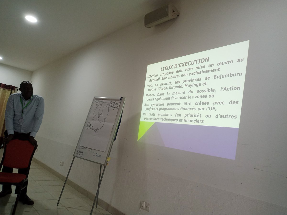 cnjbdi's tweet photo. Le Commissaire en charge de l'administration, des finances et du leadership au sein du @cnjbdi, @patrickmushitsi participe à un atelier de réflexion pour élaboration d'un projet à soumettre à @UEauBurundi .
organisé par #Cord qui œuvre pour la consolidation de la paix au #Burundi https://t.co/kDNPcBzjqR