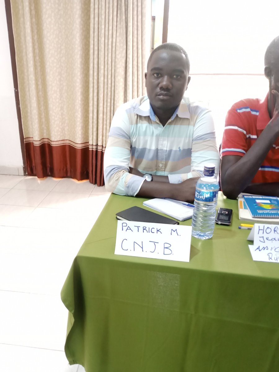 cnjbdi's tweet photo. Le Commissaire en charge de l'administration, des finances et du leadership au sein du @cnjbdi, @patrickmushitsi participe à un atelier de réflexion pour élaboration d'un projet à soumettre à @UEauBurundi .
organisé par #Cord qui œuvre pour la consolidation de la paix au #Burundi https://t.co/kDNPcBzjqR
