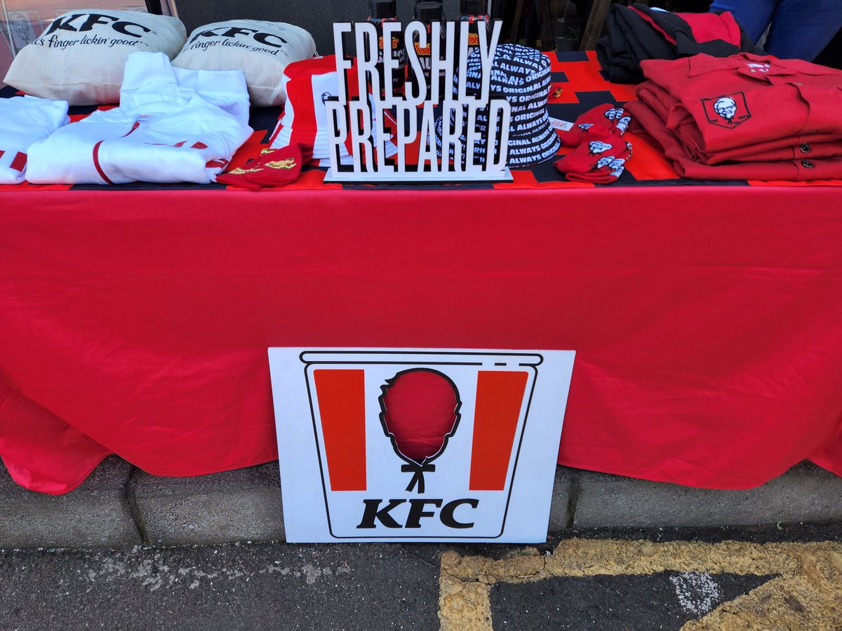 youralteregoza's tweet photo. 🔊 @KFCSA partnered with @go2uj FADA to redesign the Campus Square branch and the staff's uniform. If you're a UJ student and think you've got what it takes, follow #KFCMashup and who knows... you might also walk away with some cash 💸! https://t.co/EZMg8ejXYS